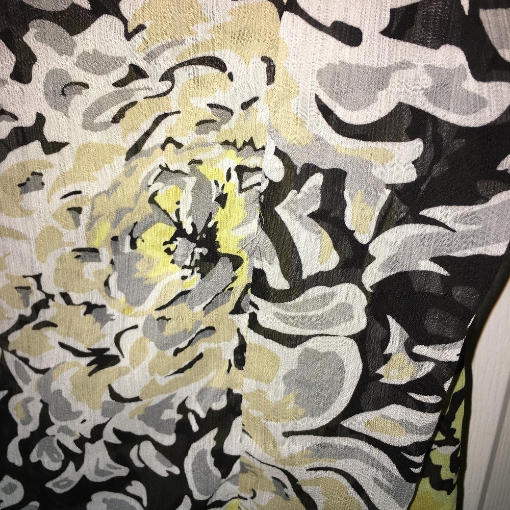 HUDSON STUDIO Floral Ruffle Front Button Top Sz L - Picture 6 of 8
